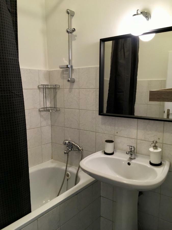 Blu Apartment In Old Town Bratislava Luaran gambar